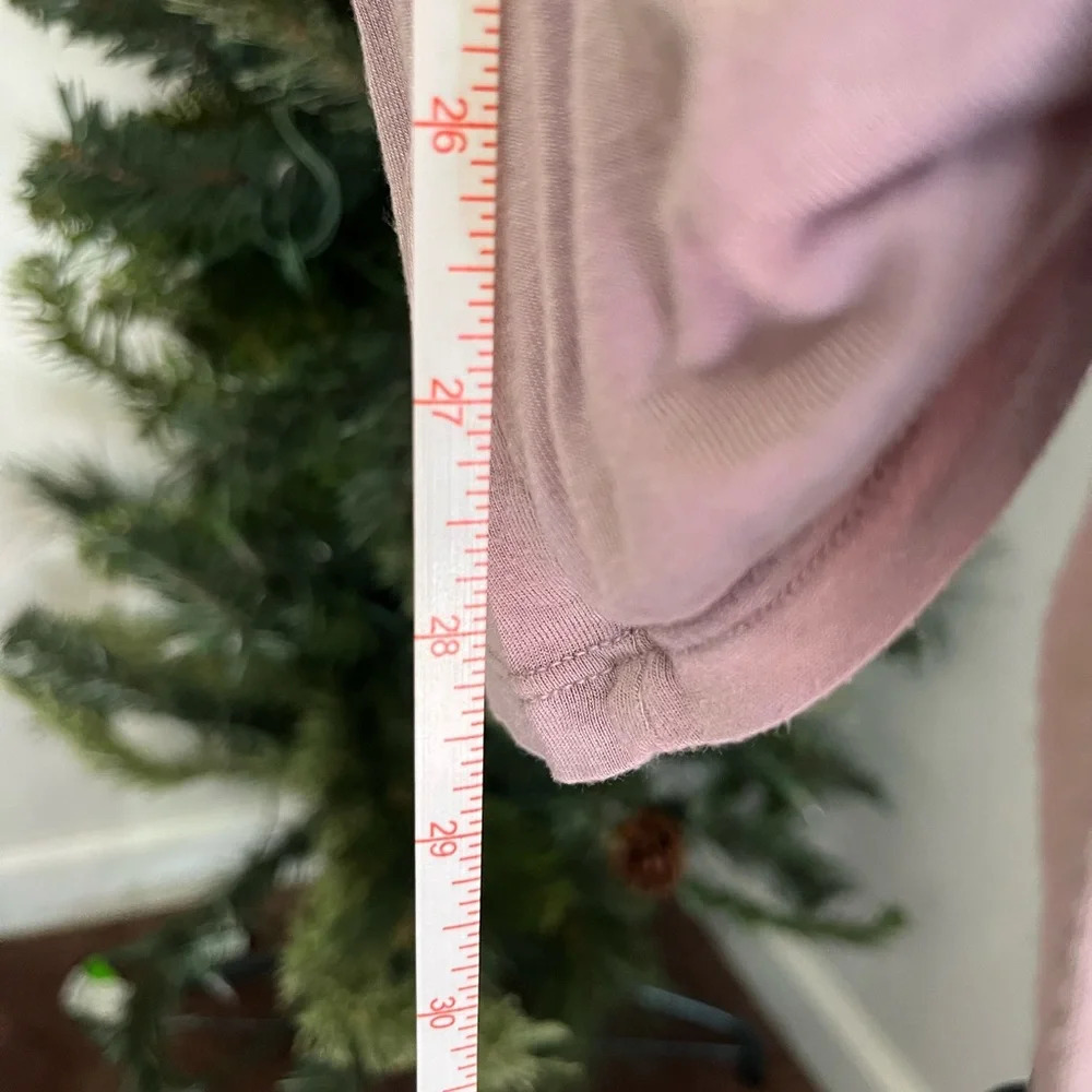 NO BOUNDARIES XL (15-17) Pink “Love” in laurels T-shirt with side tie knot - Picture 5 of 9